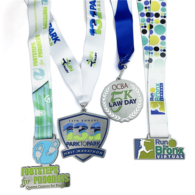 Médailles du défi des courses de marathon des courses virtuelles 2021